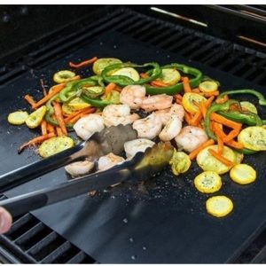 5PC Non-Stick BBQ Grill Mat (40 x 33 cm) - Resuable and Dishwasher Safe Cooking Mats - Black - Image 5